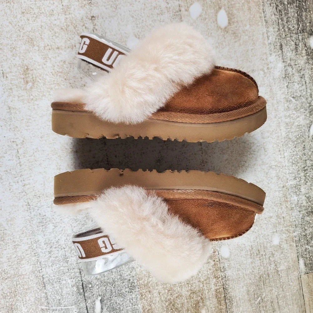 UGG excellent light